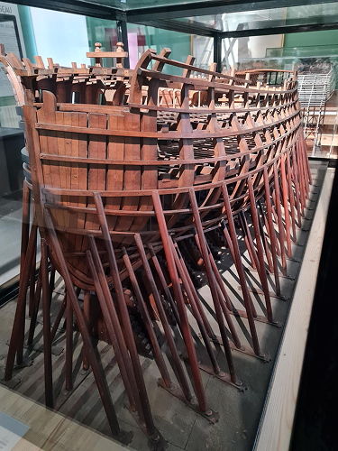 Vaisseau de 74 canons en construction © Musée national de la Marine/c.drahé