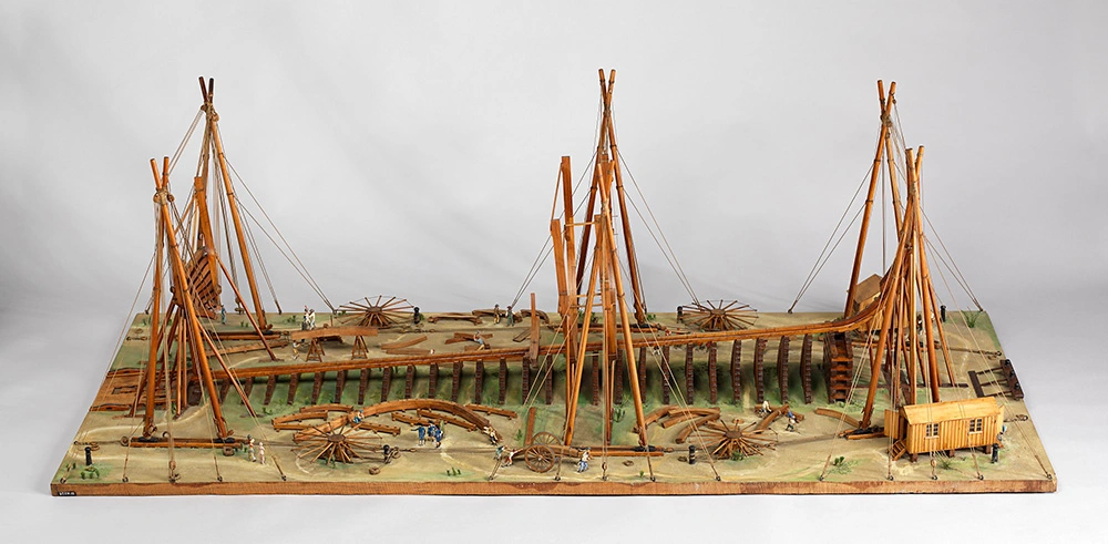 © Paris, Musée de la Marine, modèle diorama d’un chantier de construction d’un vaisseau de 118 canons. Atelier de modèles des Arsenaux. N° inv. : 27 CN 10